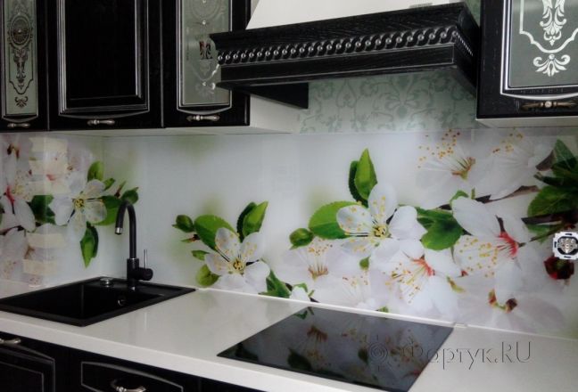 Скинали фото: цветущие ветки, заказ #ГМУТ-071, Черная кухня. Изображение 185264