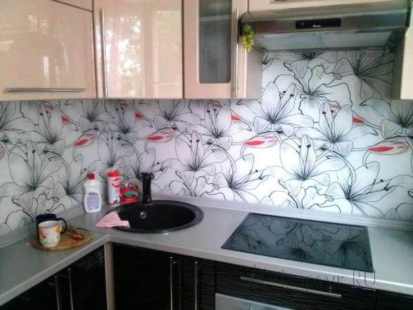Фартук с фотопечатью фото: цветы на белом фоне., заказ #SK-407, Коричневая кухня.