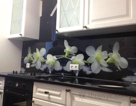 Фартук для кухни фото: цветы на мокрых камнях., заказ #S-851, Белая кухня.