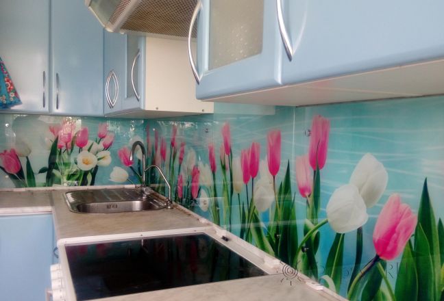 Стеклянная фото панель: тюльпаны, заказ #ИНУТ-1334, Синяя кухня. Изображение 208604