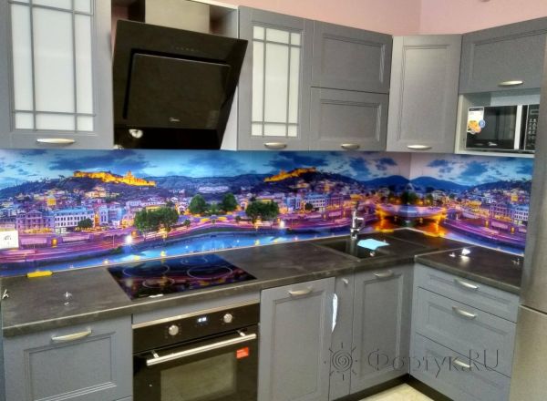 Стеновая панель фото: вечерний город, заказ #ИНУТ-2760, Серая кухня.