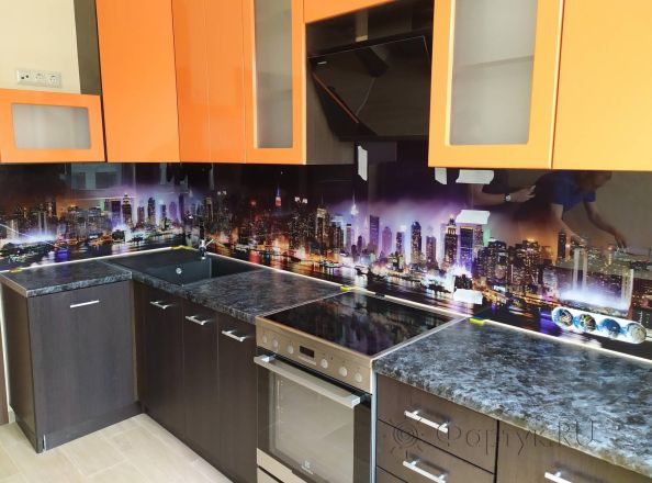 Фартук стекло фото: вечерний город, заказ #ИНУТ-3784, Оранжевая кухня.