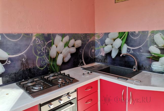 Скинали фото: вензеля и букеты белых тюльпанов, заказ #ИНУТ-9624, Красная кухня. Изображение 300622