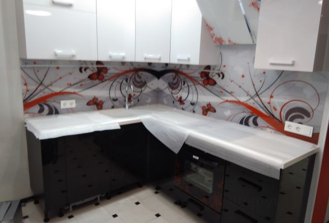 Скинали фото: вензеля и красные бабочки, заказ #ИНУТ-608, Черная кухня. Изображение 110448