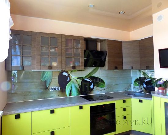 Фартук с фотопечатью фото: ветки маслин на древесной фоне, заказ #УТ-601, Коричневая кухня.