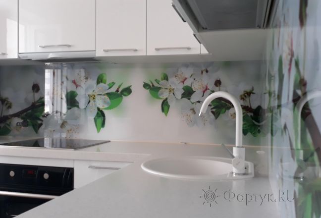Фартук для кухни фото: ветки с цветами, заказ #ИНУТ-1880, Белая кухня. Изображение 189070