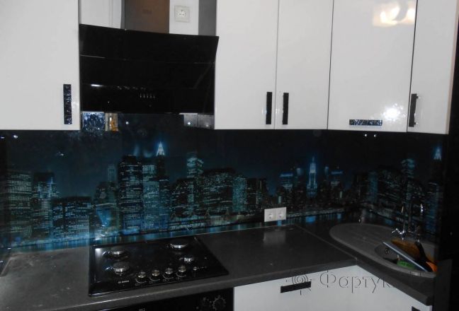 Фартук для кухни фото: вид на ночной город , заказ #S-96, Белая кухня. Изображение 21214
