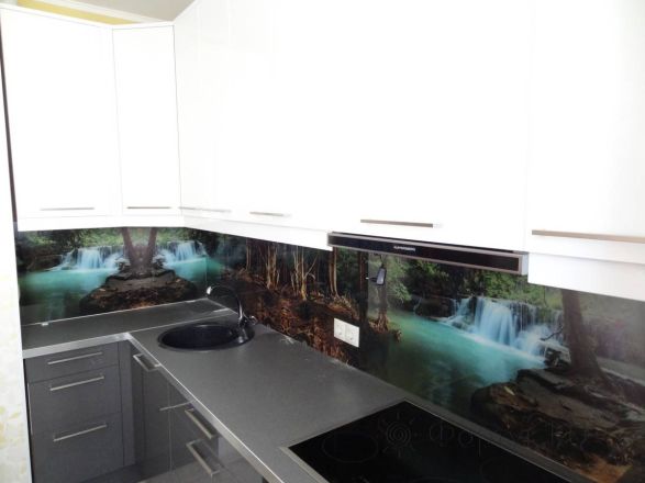 Стеновая панель фото: вид на водопад в лесу., заказ #S-421, Серая кухня.