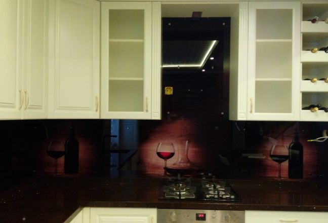 Фартук для кухни фото: винный коллаж, заказ #ГМУТ-010, Белая кухня. Изображение 83816