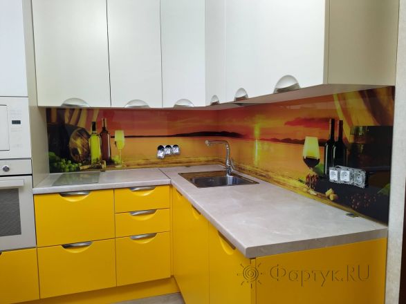 Скинали для кухни фото: вино и закат, заказ #ИНУТ-7838, Желтая кухня.
