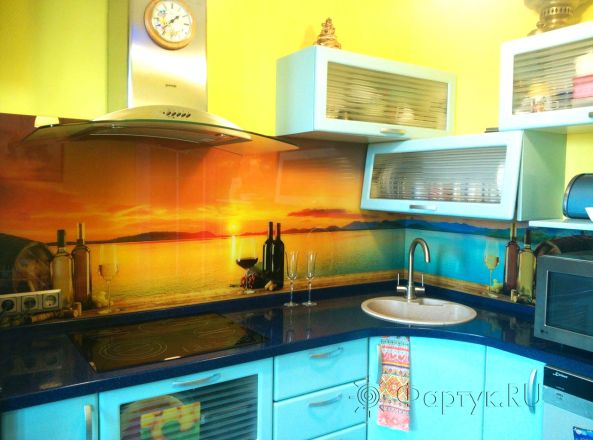 Стеклянная фото панель: вино на фоне заката., заказ #УТ-2043, Синяя кухня.