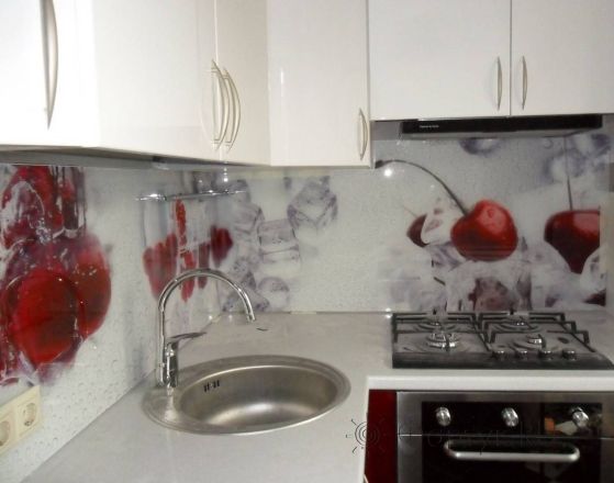 Скинали фото: вишня с кусочками льда., заказ #S-1334, Красная кухня.