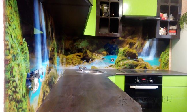 Скинали для кухни фото: водопад среди камней, заказ #ИНУТ-256, Зеленая кухня.