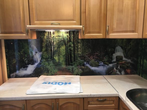 Фартук с фотопечатью фото: водопад в лесу, заказ #КРУТ-263, Коричневая кухня.