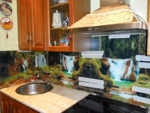 Фартук с фотопечатью фото: водопад в лесу., заказ #S-1053, Коричневая кухня.