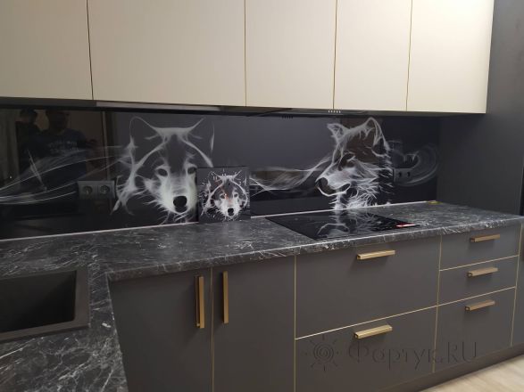Фартук с фотопечатью фото: волк белым карандашом на черном фоне, заказ #ИНУТ-9775, Коричневая кухня.