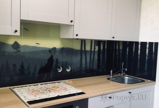 Стеновая панель фото: волк в лесу, заказ #КРУТ-1444, Серая кухня. Изображение 123104