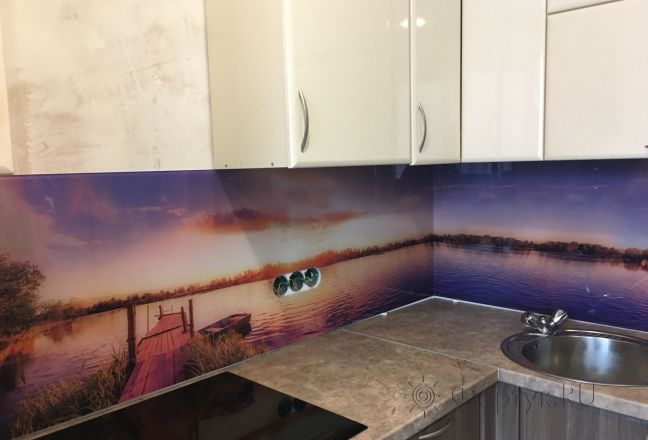 Стеновая панель фото: восход над рекой, заказ #КРУТ-511, Серая кухня. Изображение 185874