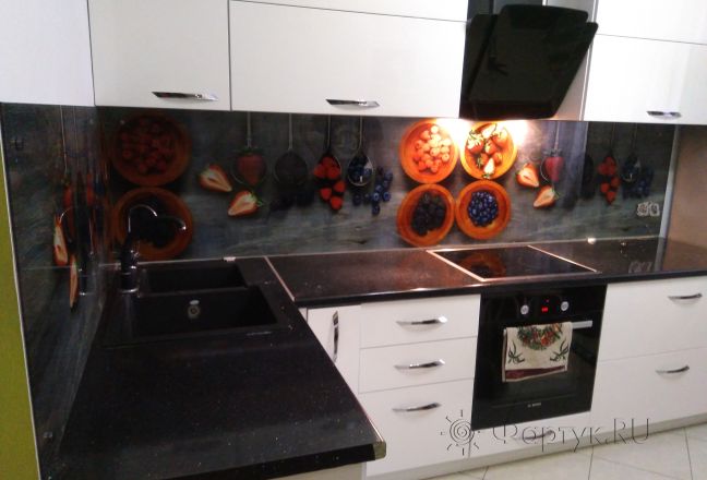 Фартук для кухни фото: ягодное изобилие, заказ #ИНУТ-67, Белая кухня. Изображение 206024