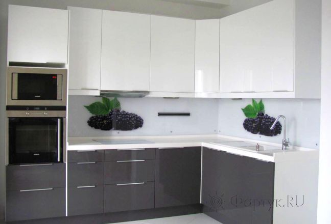 Фартук для кухни фото: ягоды ежевики на белом фоне., заказ #20120322-3, Белая кухня. Изображение 112208