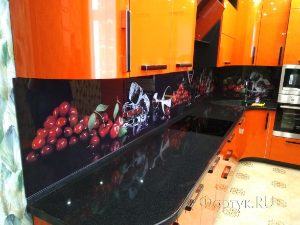 Фартук стекло фото: ягоды и кубики льда на черном фоне, заказ #ИНУТ-765, Оранжевая кухня.