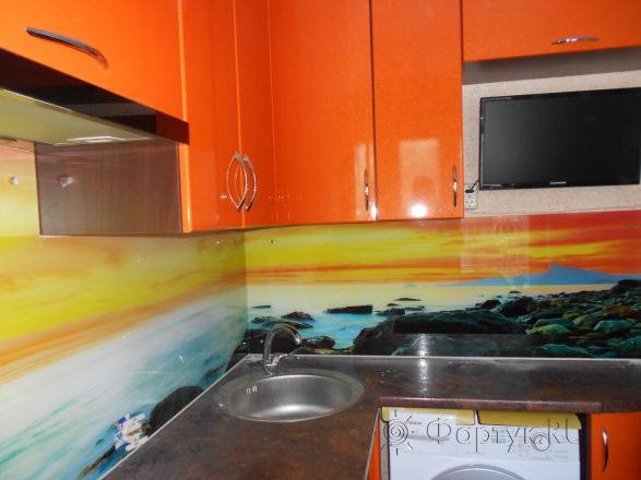 Фартук стекло фото: закат на каменистом берегу моря., заказ #УТ-1595, Оранжевая кухня.