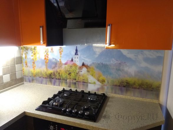 Фартук стекло фото: замок за рекой, заказ #ИНУТ-1095, Оранжевая кухня.