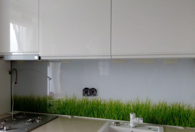 Фартук для кухни фото: зеленая трава, заказ #ГМ-078, Белая кухня. Изображение 111432