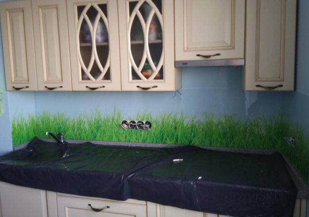 Скинали для кухни фото: зеленая трава, заказ #ИНУТ-3166, Желтая кухня.