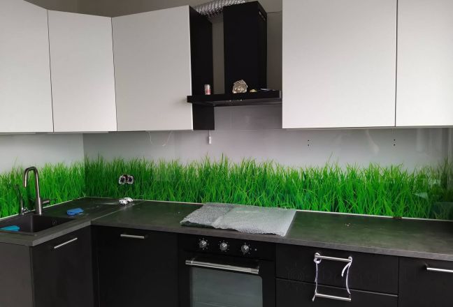 Скинали фото: зеленая трава, заказ #ИНУТ-5817, Черная кухня. Изображение 111432