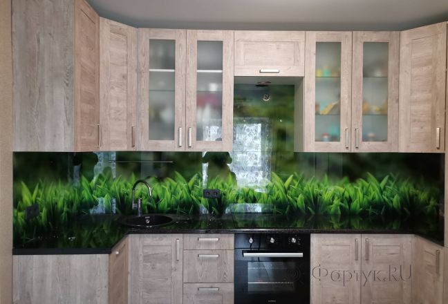 Фартук с фотопечатью фото: зеленая трава, заказ #ИНУТ-10343, Коричневая кухня.