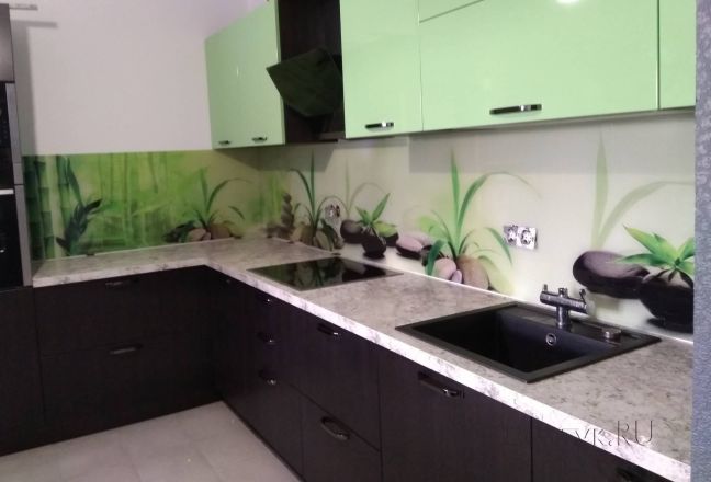 Фартук с фотопечатью фото: зеленая трава и камни, заказ #ИНУТ-5224, Коричневая кухня.