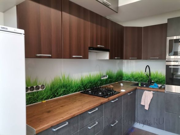 Фартук с фотопечатью фото: зеленая трава на белом фоне, заказ #ИНУТ-9102, Коричневая кухня.
