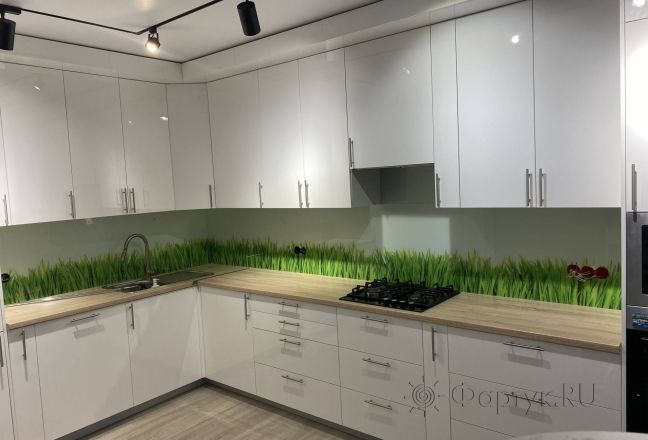Фартук для кухни фото: зеленая трава на белом фоне , заказ #КРУТ-3652, Белая кухня. Изображение 335238