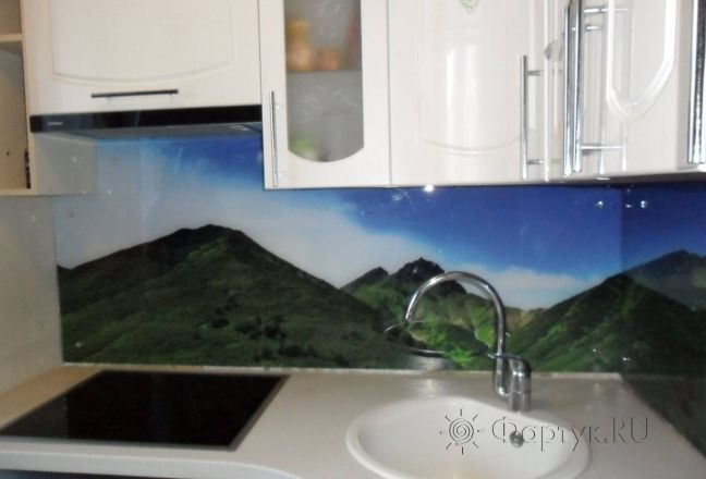 Фартук для кухни фото: зеленые холмы, заказ #УТ-219, Белая кухня. Изображение 81960