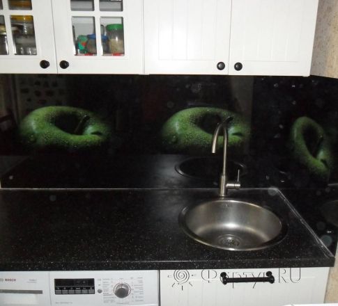 Фартук для кухни фото: зеленые яблоки на черном фоне., заказ #S-837, Белая кухня.