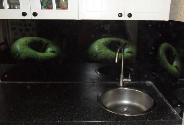 Фартук для кухни фото: зеленые яблоки на черном фоне., заказ #S-837, Белая кухня. Изображение 112236