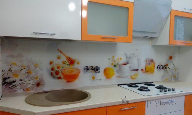 Фартук стекло фото: зеленый чай с лимоном и сладости, заказ #ИНУТ-555, Оранжевая кухня.