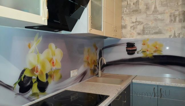 Стеновая панель фото: желтые орхидеи, заказ #ИНУТ-2352, Серая кухня.