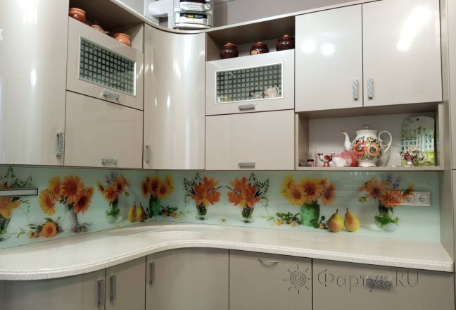 Стеновая панель фото: желтые цветы в вазах, заказ #КРУТ-3681, Серая кухня. Изображение 186504