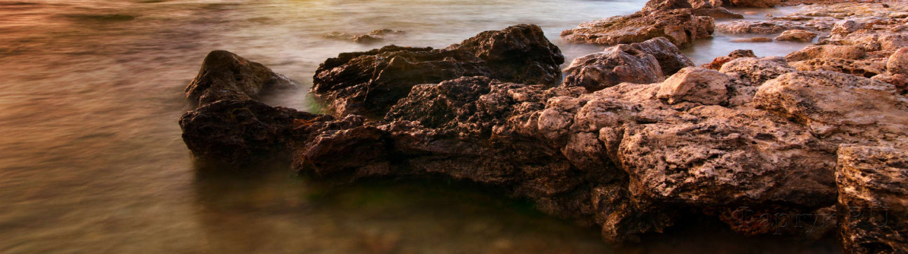 Скинали — Каменистый берег в коричневых тонах