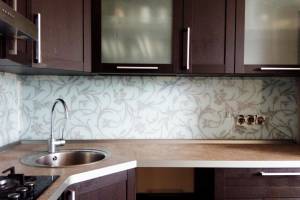 Фартук с фотопечатью фото: серый цветочный орнамен, заказ #ГМУТ-212, Коричневая кухня.