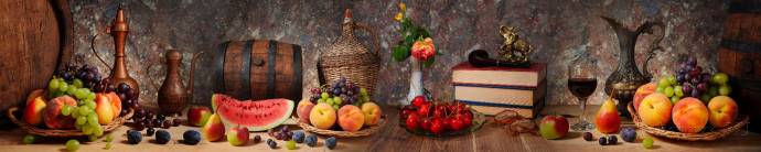 Скинали — Накрытый стол с вином и  фруктами