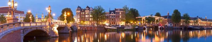 Скинали — Вечерний мост в Амстердаме
