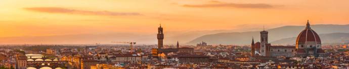 Скинали — Золотой закат над Палаццо Веккьо и Кафедральный собор Санта Мария дель Фьоре Дуомо Флоренция Италия 