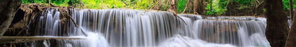 Скинали —  водопад в чаще леса