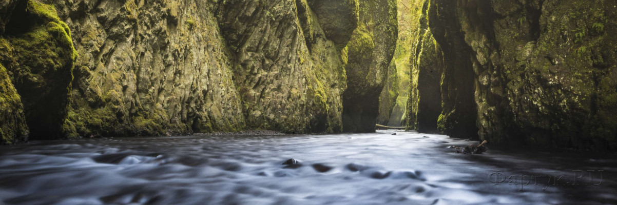 Скинали — река в ущелье между скалами