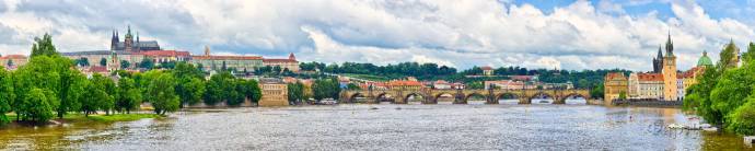 Скинали — Карлов Мост, Прага