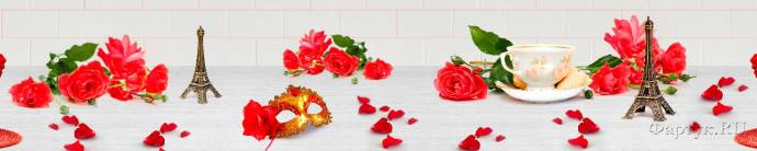 Скинали — Красные розы и тюльпаны на фоне кирпичной стены 