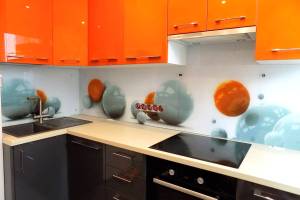 Фартук стекло фото: 3d шары, заказ #УТ-410, Оранжевая кухня.